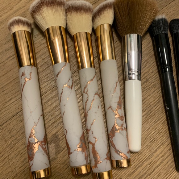 GIANT Brush Bundle w/*BONUS* Face Sponge - Picture 3 of 8